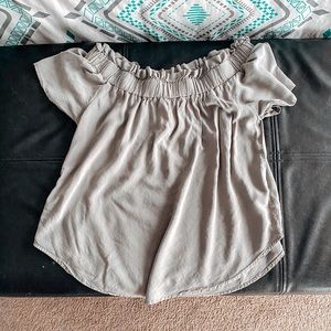 Off the shoulder short-sleeved top